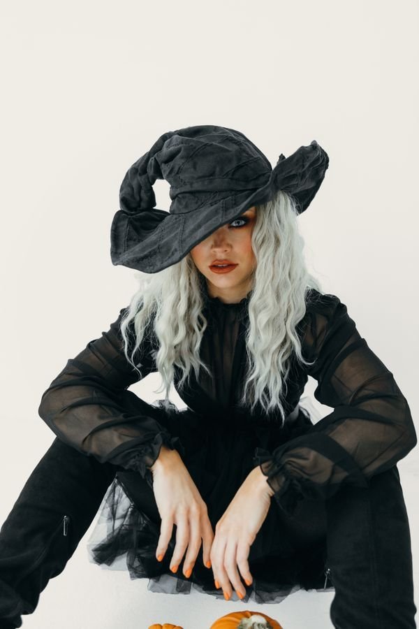 30+ Easy Halloween Costumes for Women 2026 — Minimal Effort, Maximum Impact
