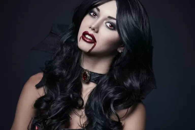 18+ Solo Halloween Costume Ideas for Women Going Stag