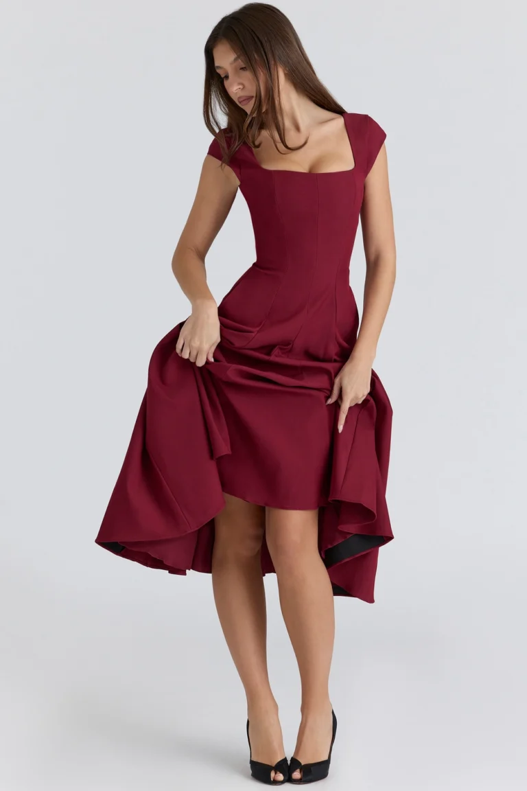 25+ Christmas Party Dresses 2026 — From Velvet to Sequins
