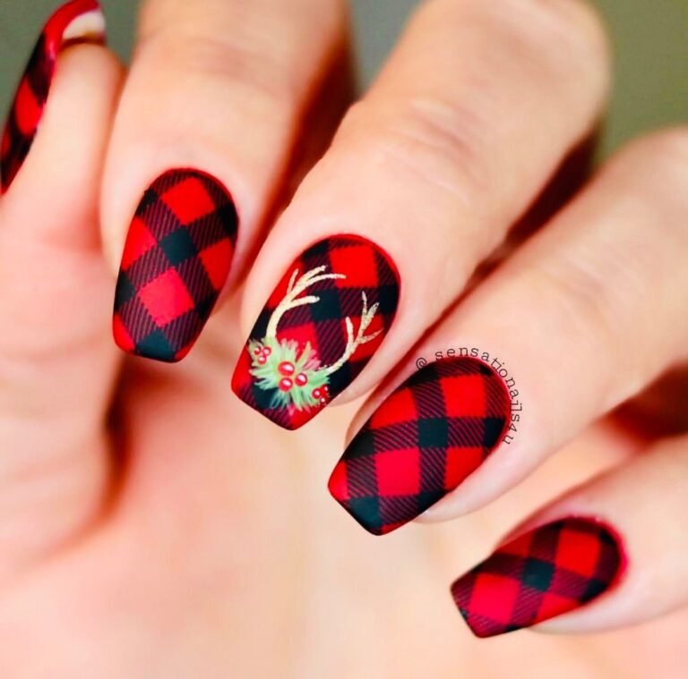 20+ Plaid and Sweater-Pattern Christmas Nails