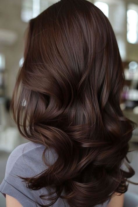 20+ Dark Fall Hair Colors for a Moody Autumn Vibe